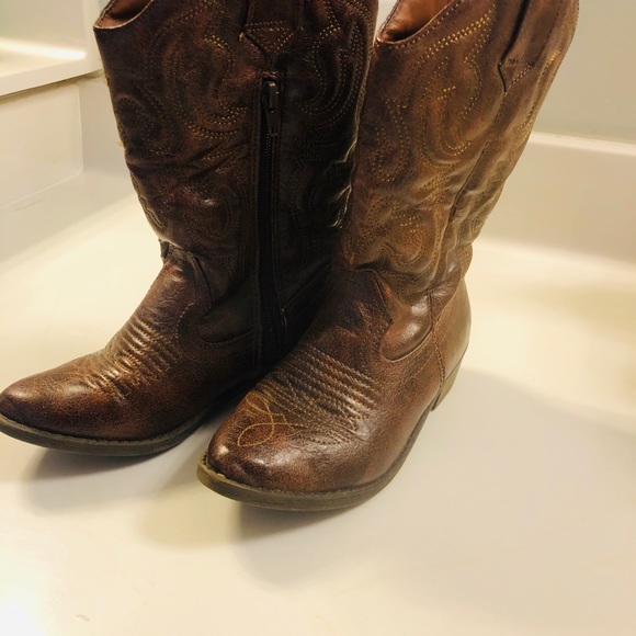 Girls Boot - Picture 3 of 5